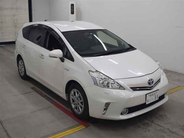 70113 TOYOTA PRIUS ALPHA ZVW41W 2014 г. (MIRIVE Osaka)